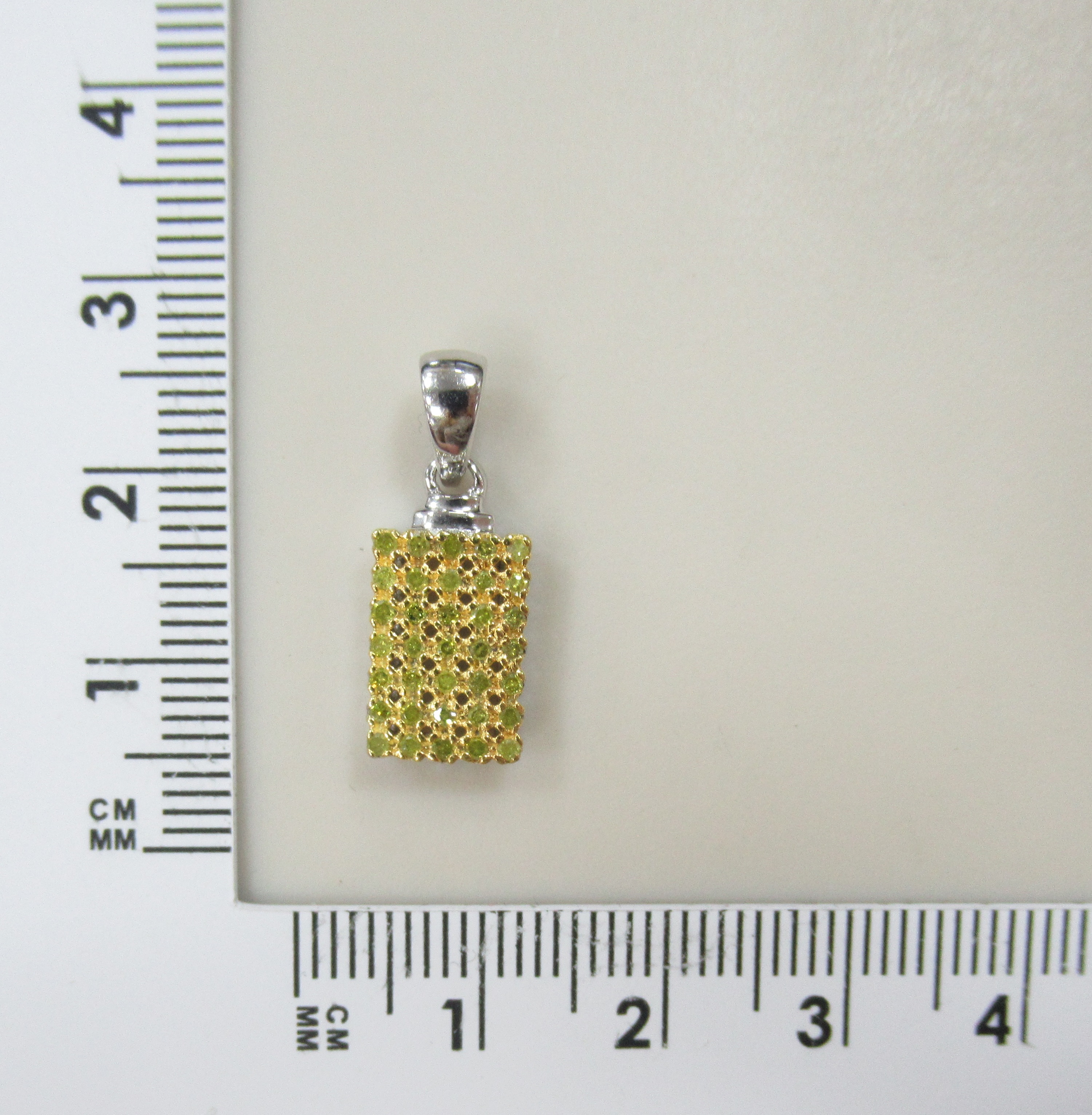 Серебряная подвеска с желтыми бриллиантами